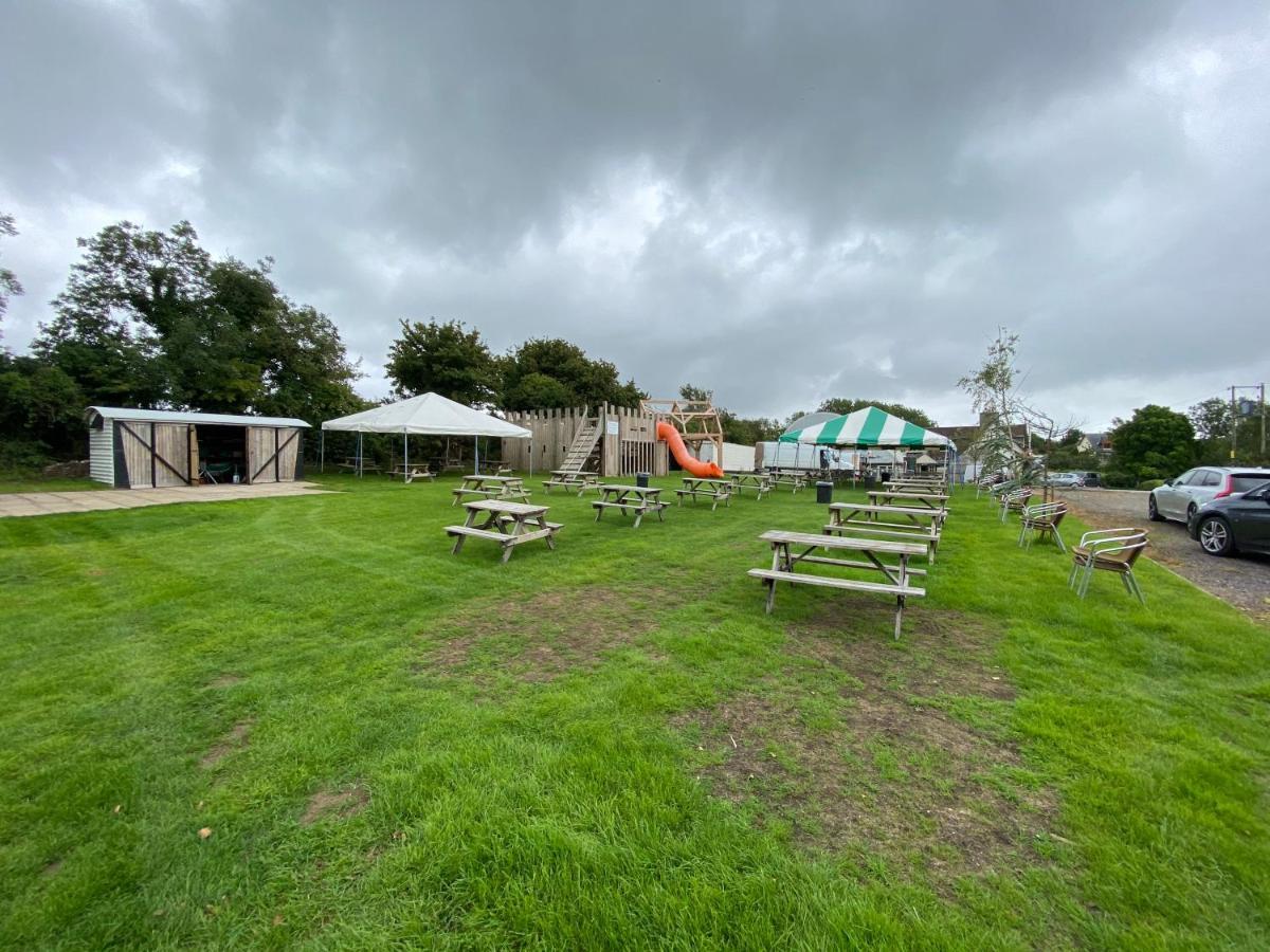 Inn Three Horseshoes Country