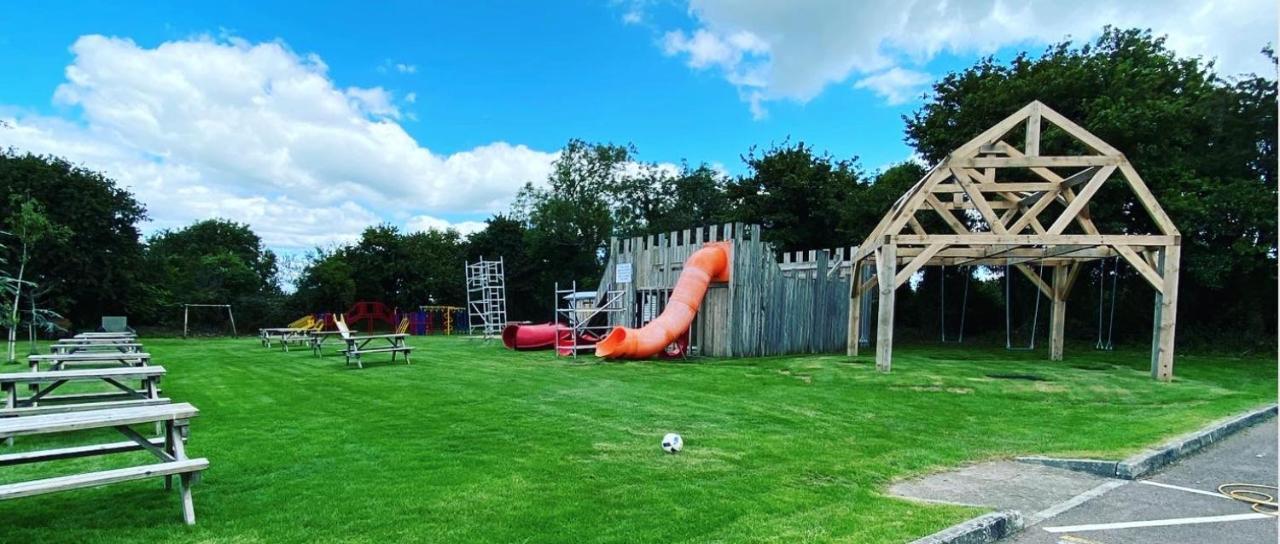 Three Horseshoes Country Inn 4*