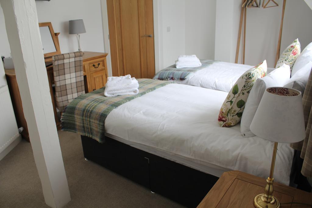 Three Horseshoes Country Inn