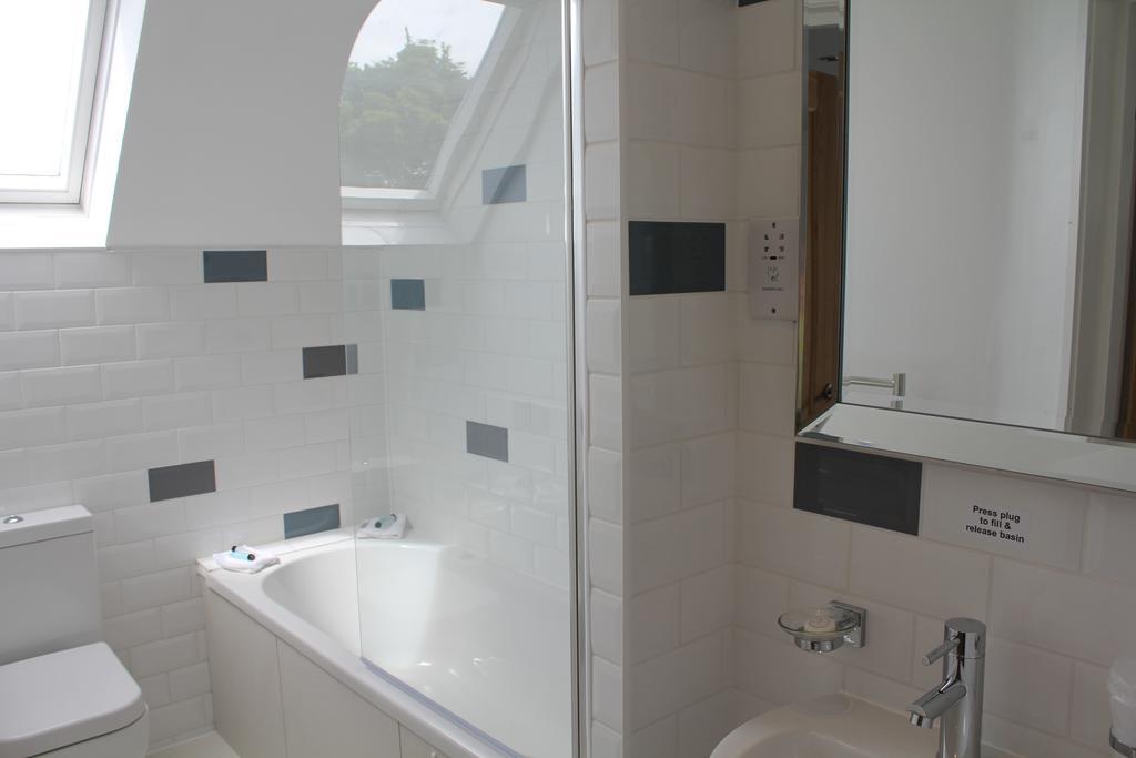 Three Horseshoes Country Inn