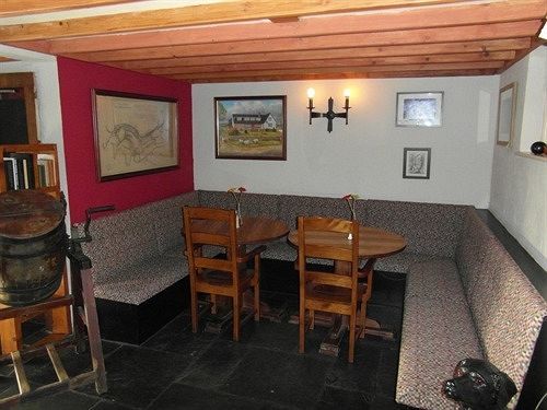 Three Horseshoes Country Inn 4*
