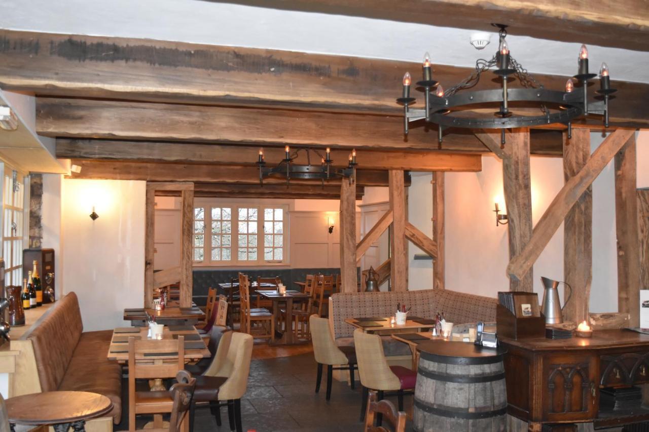 Three Horseshoes Country Barry