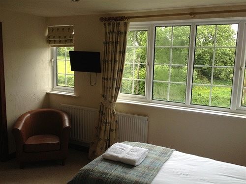 Three Horseshoes Country Inn 4*