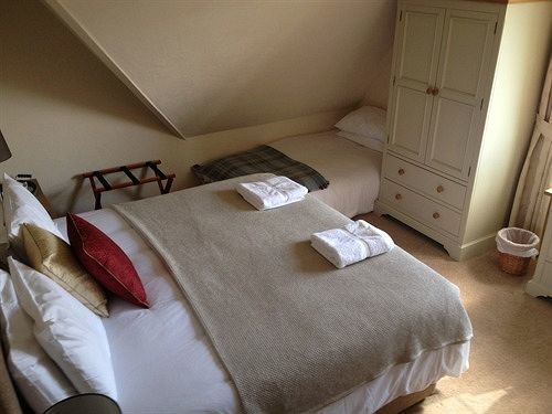 Three Horseshoes Country Inn